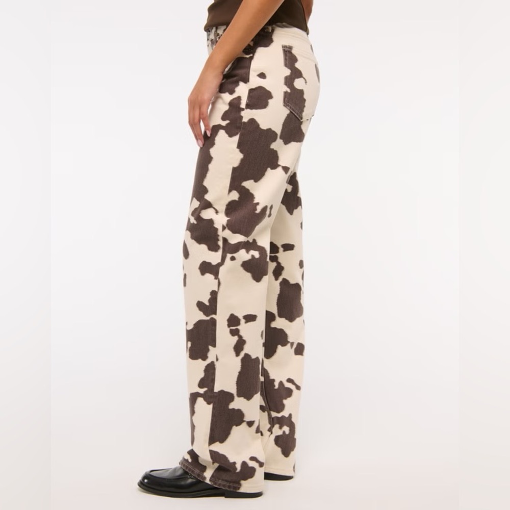 A&F Low Rise Baggy Jeans - Curve Love - 28 Short - Cow Print